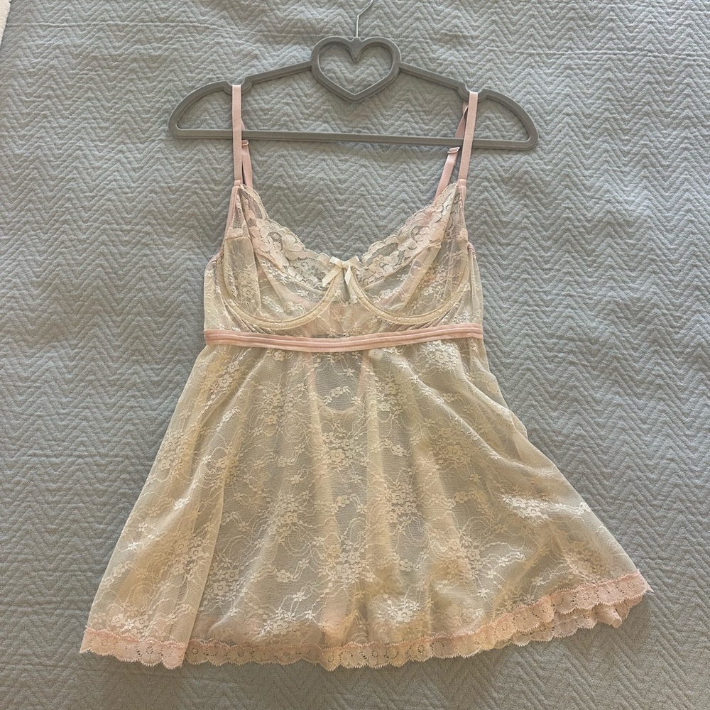 Elegant Lace Top in Cream and ballet pink